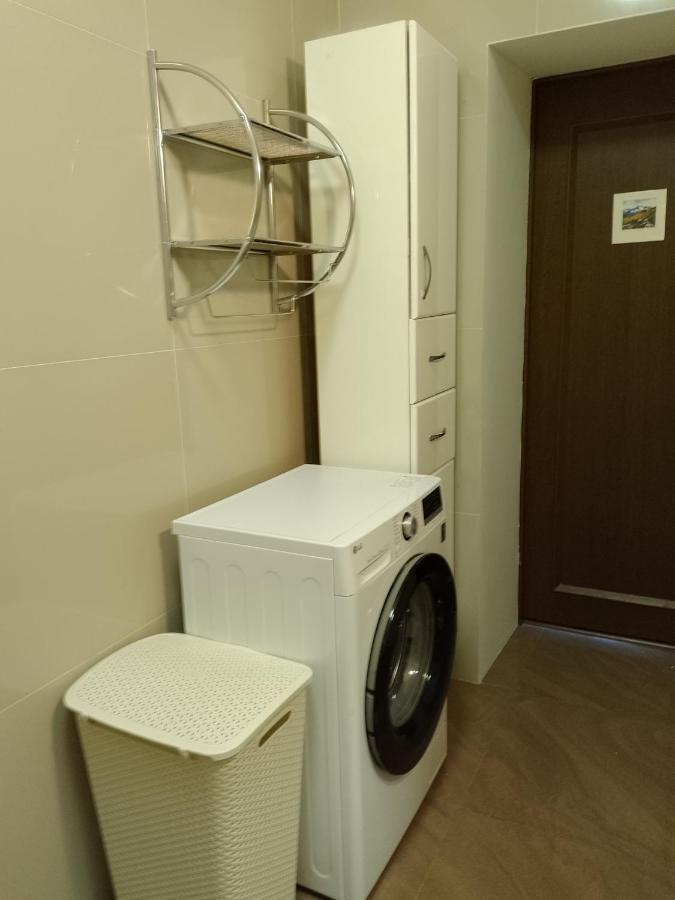 Premium Class Apartment, Free Parking, Maximum 5 Guests, 2 Bedrooms, 3 Beds * Рига