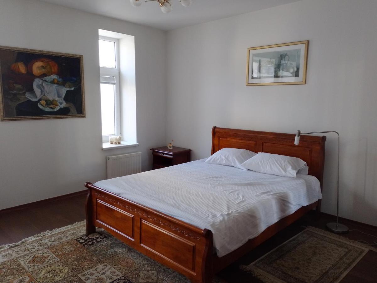 Premium Class Apartment, Free Parking, Maximum 5 Guests, 2 Bedrooms, 3 Beds * Рига